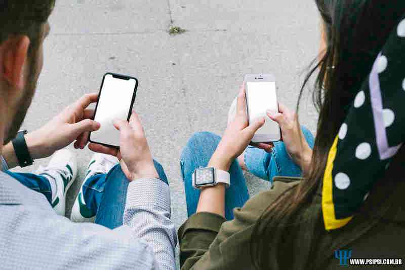 A presença do celular altera sua percepção no relacionamento
